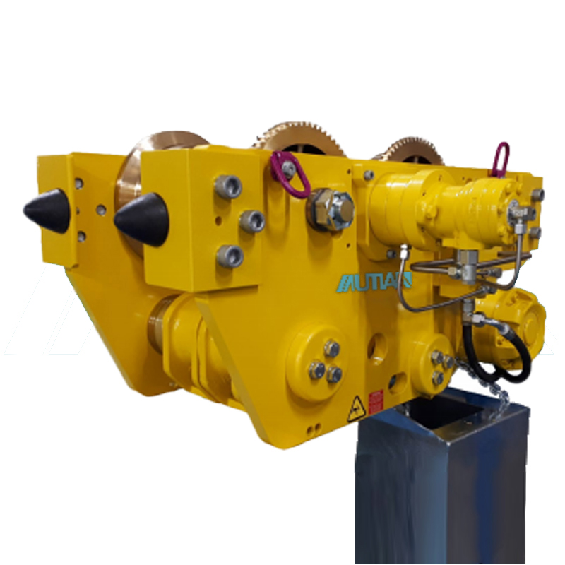 Low clearance hydraulic motor