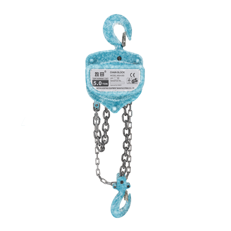 Cold-resistant hand-operated hoist for use in cold environments