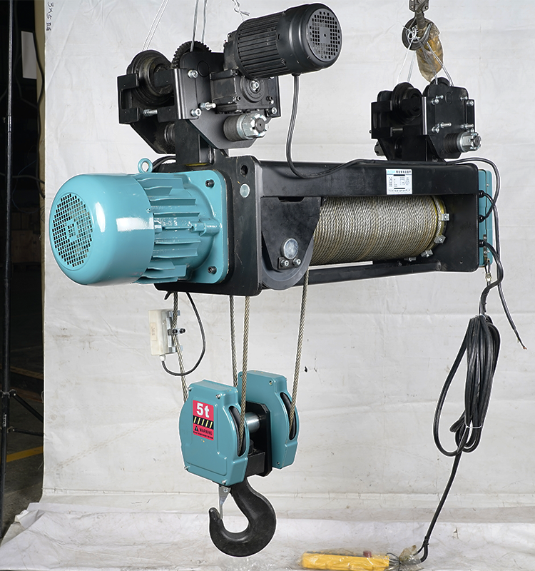Running type wire rope electric hoist
